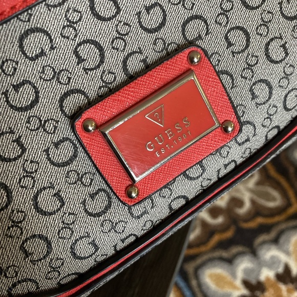 Guess Hand Bag - Picture 2 of 5